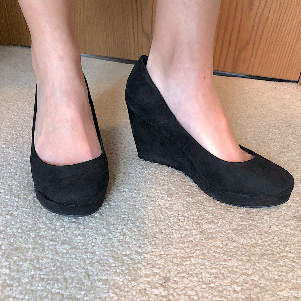 Women’s Size 8 Black Suede Wedges
